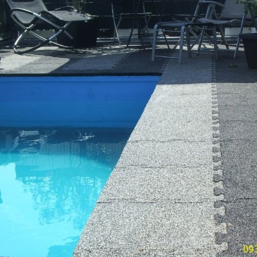 Gạch an toàn cho hồ bơi