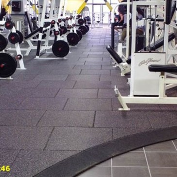 Gạch cao su loại nào phù hợp nhất  để làm thảm lót phòng gym